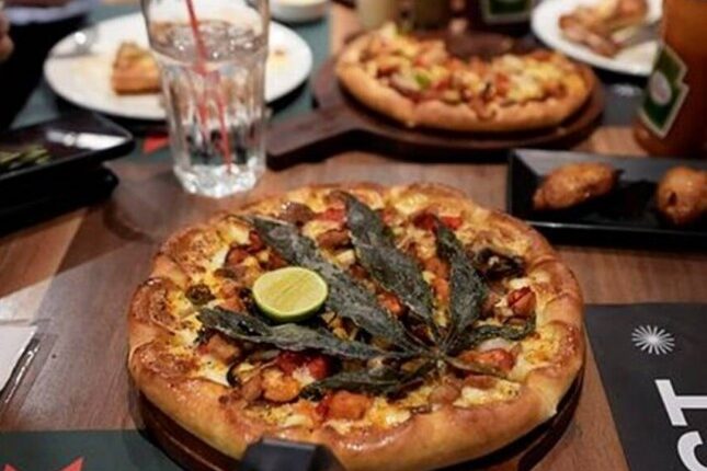 Pizza Topping Daun Ganja di Thailand