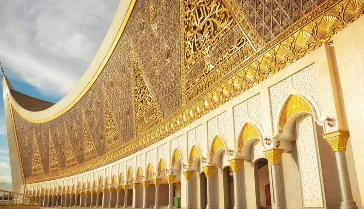 Unsur khas Minangkabau dalam Masjid Raya Sumatera Barat