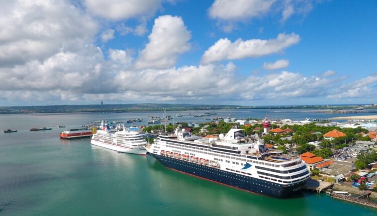Menparekraf Sandiaga Uno resmikan kapal KM KIrana VII di Pelabuhan Benoa Bali (Kemenparekraf)