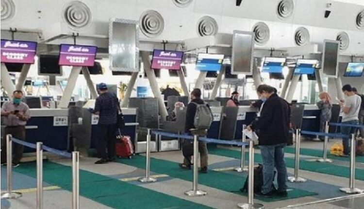 Suasana di area check in penumpang di Bandara Internasional Kualanamu