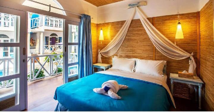 Suasana kamar di Santorini Beach Resort. Dok. Santorini Beach Resort