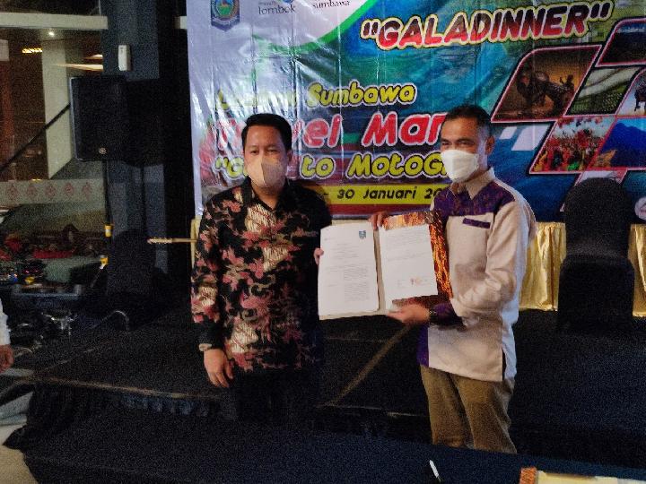 Penandatanganan kolaborasi Pemerintah Provinsi NTB dengan RedDoorz pada Sabtu, 29 Januari 2022 di Hotel Aruna Senggigi. TEMPO | Supriyantho Khafid