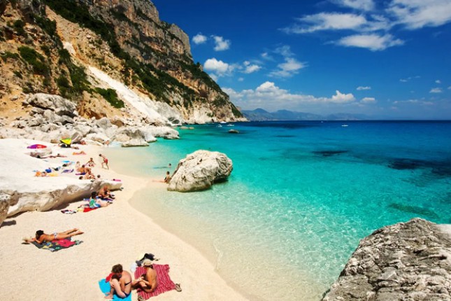 Pantai Sardinia, Italia