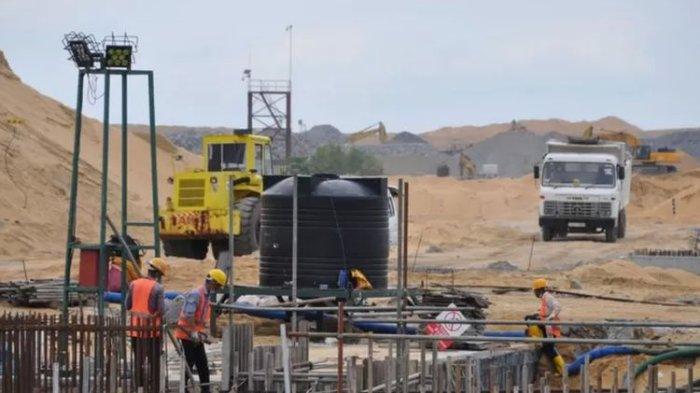 Transaksi di Colombo Port City hanya akan dilakukan dalam dollar AS, menjadi yang pertama dari jenisnya di Asia Selatan. (BBC/ANBARASAN via kompas.com)   Artikel ini telah tayang di Tribun-Bali.com dengan judul "Dubai Baru" di Sri Lanka, Dibangun China Akan Jadi Pusat Ekonomi Dunia, https://bali.tribunnews.com/2022/01/19/dubai-baru-di-sri-lanka-dibangun-china-akan-jadi-pusat-ekonomi-dunia?page=2.