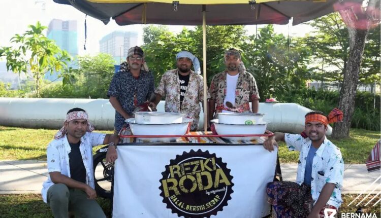 Eks Chef Hotel bintang 5 ini jualan pukul 7 pagi dan sudah ludes terjual 2 jam saja. Foto: BERNAMA