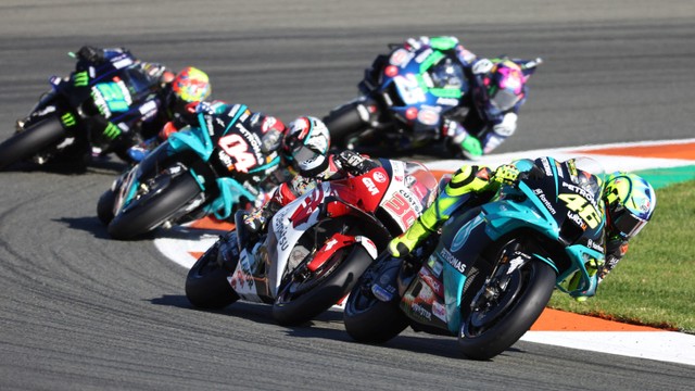 Pembalap Petronas Yamaha SRT Italia Valentino Rossi saat balapan MotoGP Valencia Grand Prix di Sirkuit Ricardo Tomo, Cheste, Spanyol. 