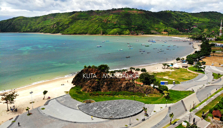 Pemandangan kawasan Mandalika.(www.indonesia.travel)