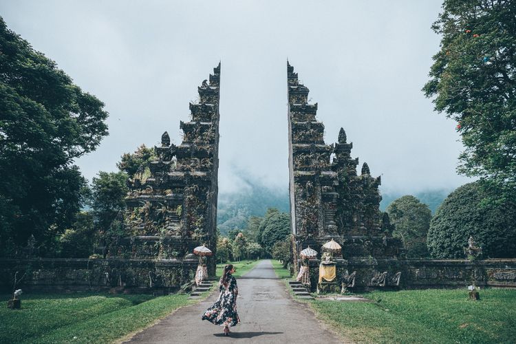 Ilustrasi wisatawan mancanegara di Bali.(UNSPLASH/KHARL ANTHONY PAICA)