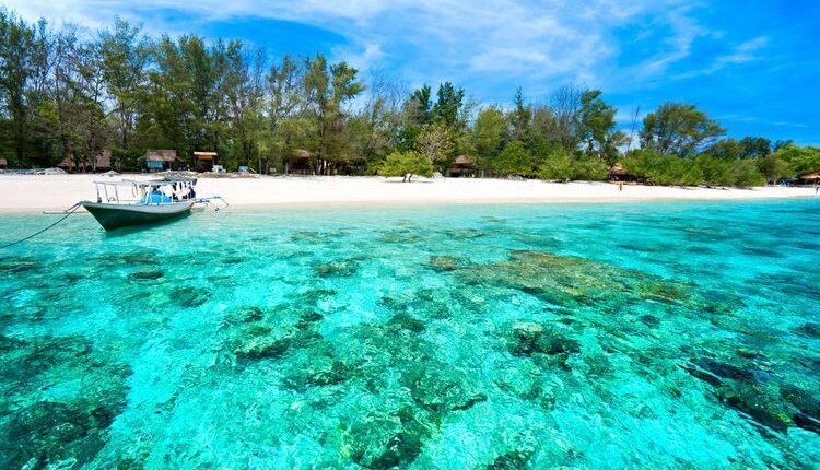 Pantai Gili Meno, Lombok, NTB (Dok. Shutterstock/ Luciano Mortula - LGM)