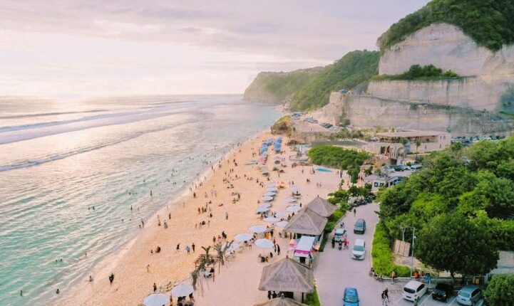 Pantai Melasti Source : instagram.com/melastibeach.official