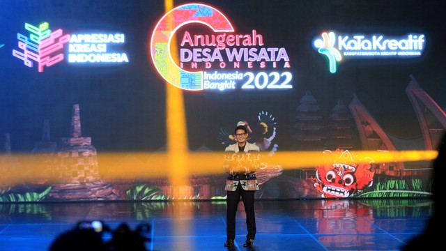 Menteri Pariwisata dan Ekonomi Kreatif/Kepala Badan Pariwisata dan Ekonomi Kreatif Sandiaga Salahuddin Uno memberikan sambutan saat peluncuran Anugerah Desa Wisata Indonesia (ADWI) 2022 di Jakarta, Jumat (18/2/2022). Foto: Dok. Kemenparekraf