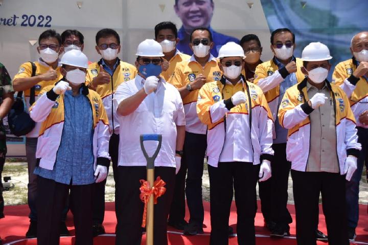 Ketua MPR RI Bambang Soesatyo, saat menentukan titik koordinat pembangunan Bintan International Circuit, di Bintan, Kamis (17/3/22).