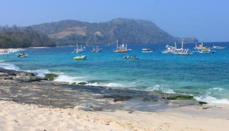 Pantai Pal, Marinsow, Likupang Timur, Kabupaten Minahasa Utara, Sulawesi Utara. Pantai ini menjadi tempat penyelenggaraan Festival Bunaken 2015 yang digelar 24-27 Oktober 2015.(KOMPAS.COM/KAHFI DIRGA CAHYA)