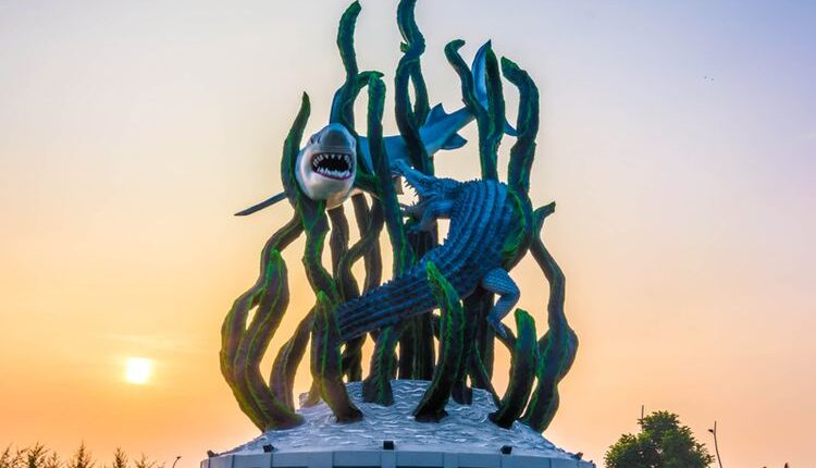 ILUSTRASI - Patung Sura dan Baya, Surabaya, Jawa Timur(Priyonounyil / Shutterstock.com)