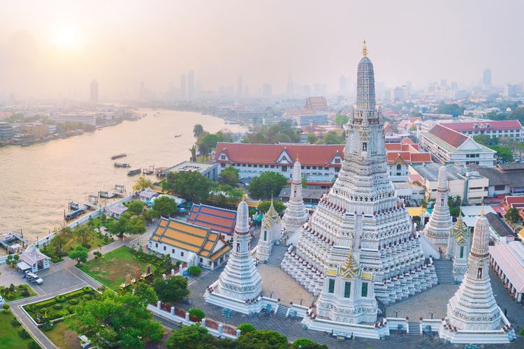 Menara Wat Arun Ratchawaram Ratchaworamawihan. (SHUTTERSTOCK/NUKUL CHANADA)
