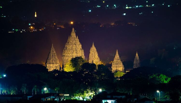 Candi Prambanan.(KOMPAS.com/ANGGARA WIKAN PRASETYA)