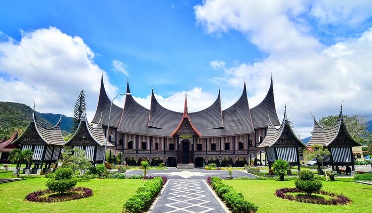 Ilustrasi Rumah Gadang(SHUTTERSTOCK.com/DEDEDIAN)