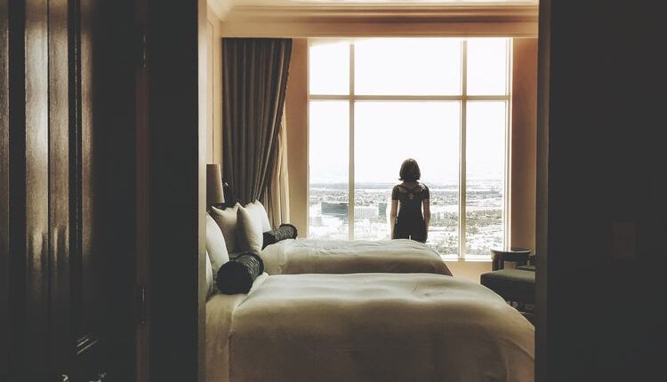 Ilustrasi pengunjung di dalam kamar hotel ()