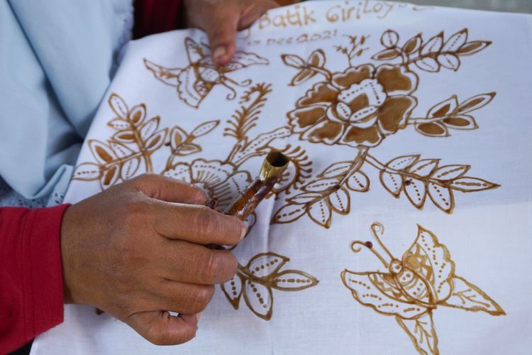 Ilustrasi kegiatan membatik yang ada di Kampung Batik Giriloyo, Yogyakarta, pada Jumat (17/12/2021).(KOMPAS.com/Ni Nyoman Wira)