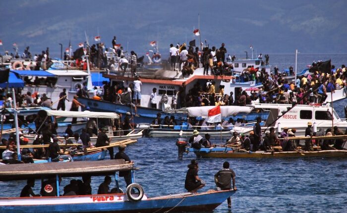 Suasana prosesi laut pada Semana Santa di Larantuka, Flores Timur. (Foto: Ist)