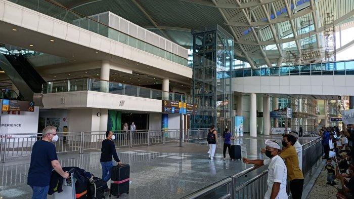 ILUSTRASI- Suasana terminal kedatangan internasional Bandara I Gusti Ngurah Rai Bali Senin, 14 Maret 2022 siang ini. Foto: Zaenal Nur Arifin