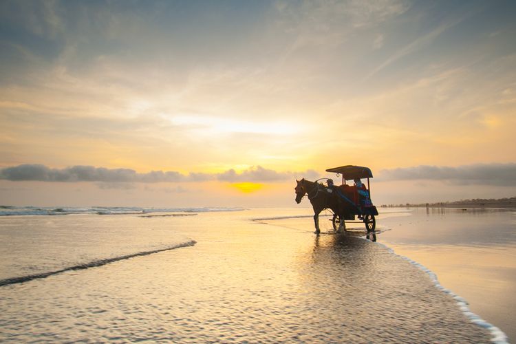 Pantai Parangtritis, Yogyakarta(Naufal Image/Shutterstock)