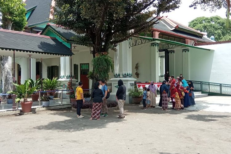 Suasana Keraton Yogyakarta saat mulai dikunjungi wisatawan, Kamis (28/10/2021)(KOMPAS.COM/WISANG SETO PANGARIBOWO)