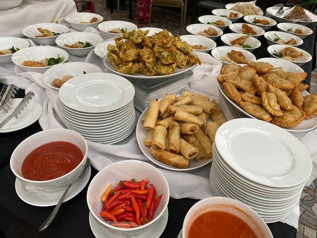 Sajian buka puasa di Hotel Maestro Pontianak.