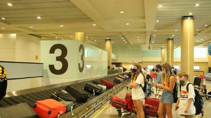 Suasana di Bandara I Gusti Ngurah Rai. Bandara I Gusti Ngurah Rai sendiri kembali menambah daftar rute penerbangan internasional reguler dengan beroperasinya kembali rute penerbangan Perth-Denpasar pp yang dilayani oleh maskapai penerbangan Jetstar.