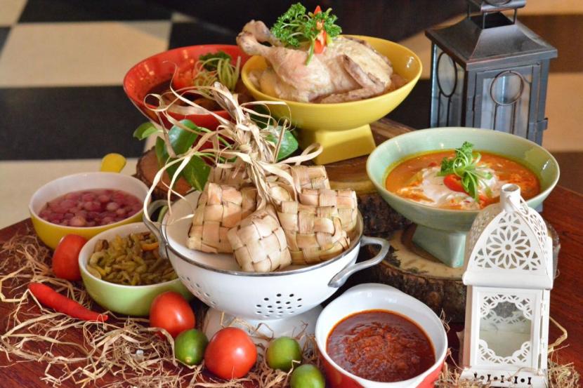 Waringin Hospitality Hotel Group dengan harga spesial dan venue yang memadai, aman, dan nyaman untuk halal bi halal. Beragam menu makanan yang telah di kemas dengan menarik untuk anda dan para keluarga di acara silaturahim ini.