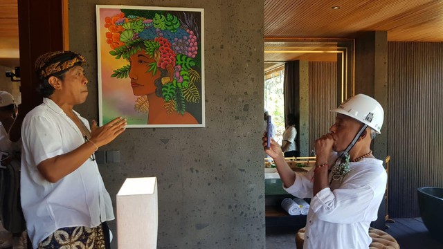 Ida Bagus Oka Genijaya (kiri) saat peninjauan GDas Bali bersama Russell Simmons - IST