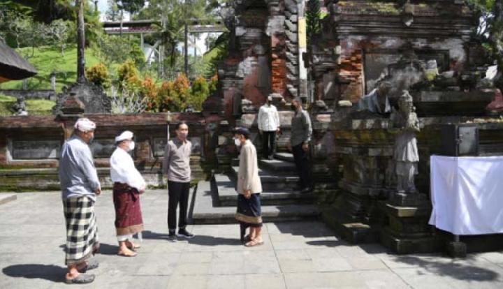 Presiden Joko Widodo berkunjung ke Pura Tirta Empul di Gianyar, Bali, pada Jumat, 6 Mei 2022. Dok. Sekretariat Kabinet