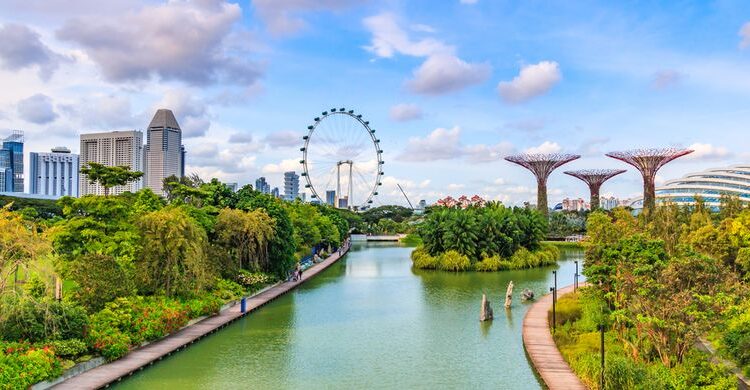 Supertrees di Garden by The Bays, Singapura.(Property-Report)