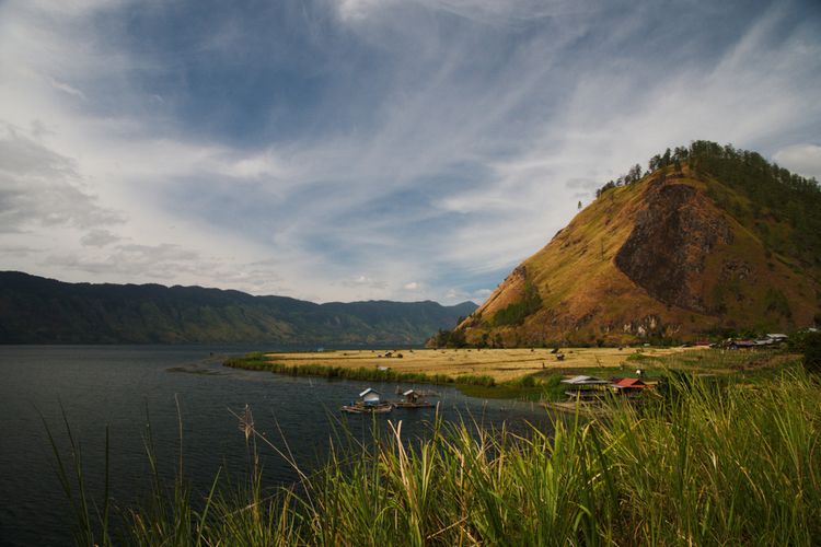 Ilustrasi Danau Laut Tawar di Aceh Tengah.(Dok. Shutterstock/Frans Delian)