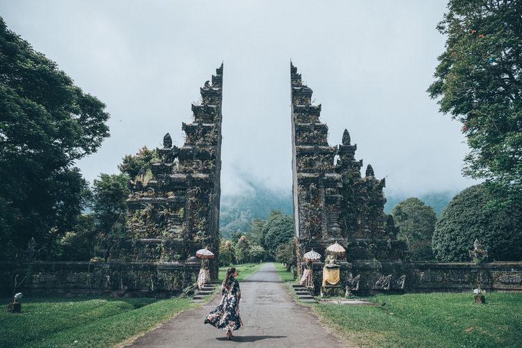 Ilustrasi wisatawan mancanegara di Bali.(UNSPLASH/KHARL ANTHONY PAICA)