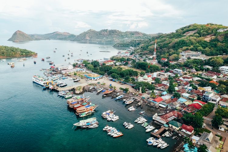 Labuan Bajo tampak dari udara.(SHUTTERSTOCK/Harry Hermanan)