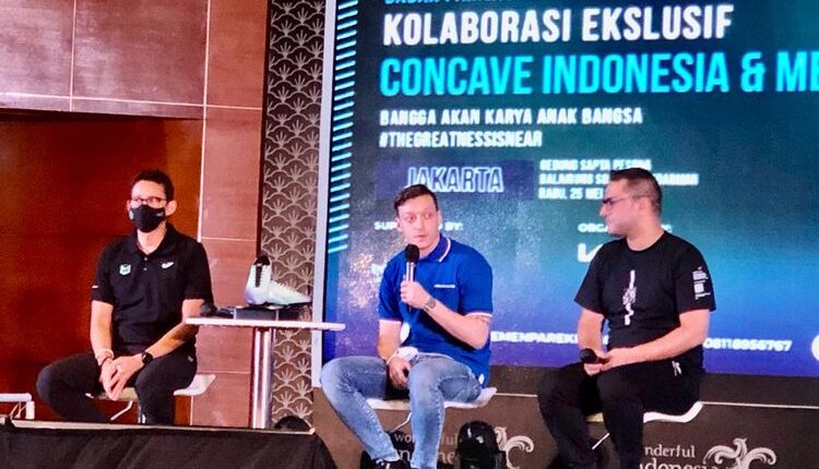 Mesut Ozil berbicara di acara konferensi pers kolaborasi eksklusif dengan Concave Indonesia di Balairung Soesilo Soedarman, Gedung Sapta Pesona, Kemenparekraf pada Rabu (25/5/2022) sore WIB(KOMPAS.COM / DINNO BASKORO)