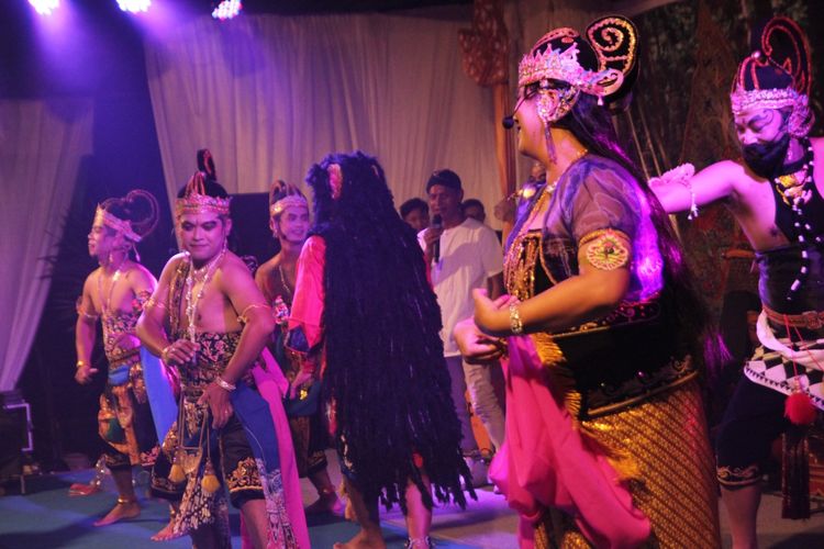 Pementasan wayang orang di d'Emmerick Hotel menghibur penonton(KOMPAS.com/Dian Ade Permana)