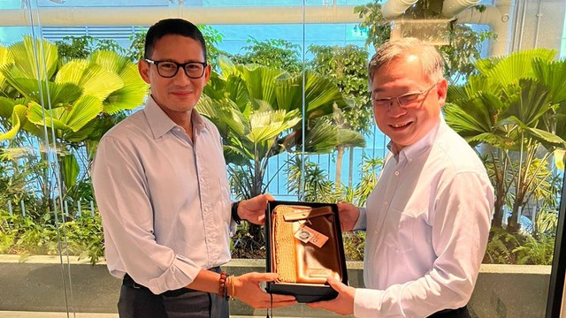 Menparekraf Sandiaga Uno bertemu dengan Menteri Perdagangan dan Perindustrian Singapura, Gan Kim Yong, Senin (9/5). Foto: Dok. Istimewa