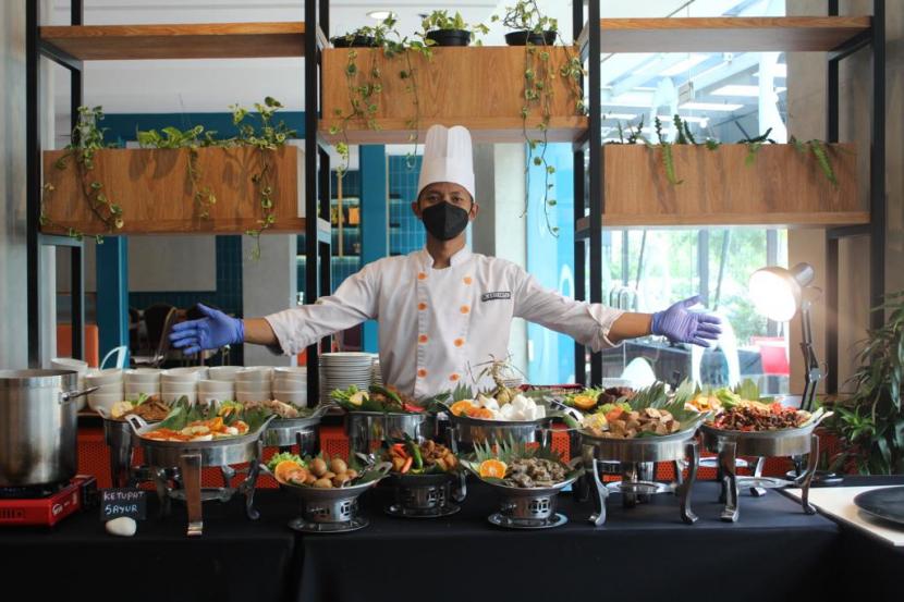 Hotel 1O1 URBAN Jakarta Kelapa Gading hadir menawarkan promo paket Buffet Halal Bihalal (All You Can Eat) di Komunal resto seharga Rp 125 ribu net per orang