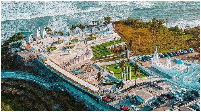 Tempat wisata Karang Potong Ocean View di Cianjur, Jawa Barat yang sempat viral di medsos. Instagram/ @karangpotongoceanview
