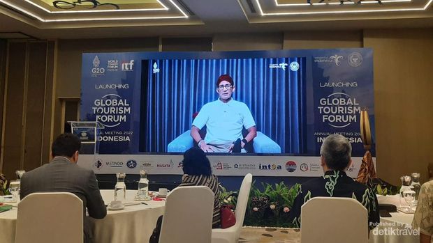 Sandiaga Uno meresmikan tanggal annual meeting Global Tourism Forum 2022. Foto: Yasmin Nurfadila