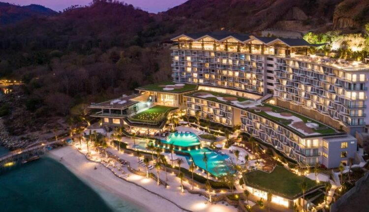 AYANA Komodo Resort, Waecicu Beach