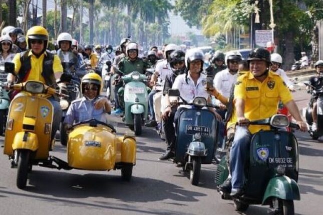 Ketum IMI Meriahkan Vespa World Day 2022 di Bali, Riding Bareng Komunitas Vespa