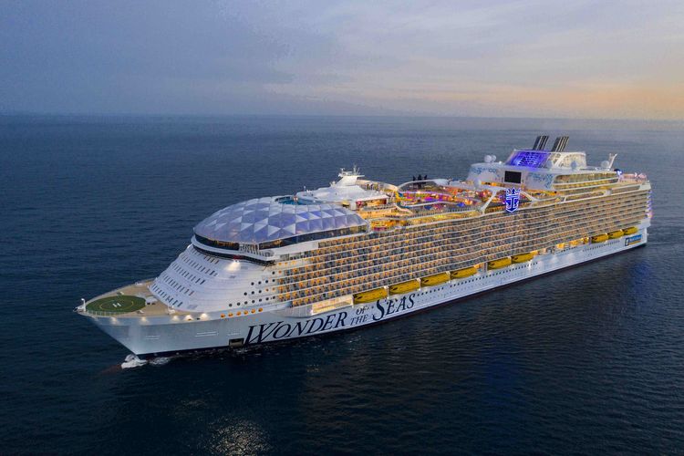 Ilustrasi kapal pesiar Wonder of the Seas dari Royal Caribbean. (Dok. Royal Caribbean)