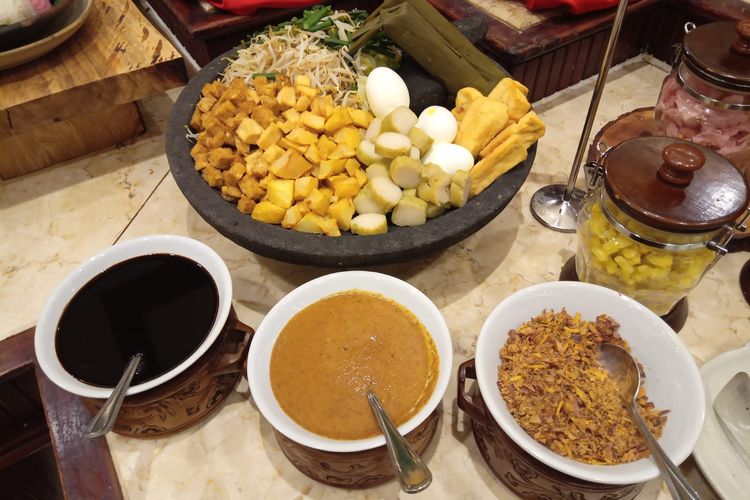 Sajian gado-gado khas Betawi di Langoon Cafe The Sultan Hotel & Residence Jakarta.(DOK. KOMPAS.COM/ SUCI WULANDARI PUTRI CHANIAGO)