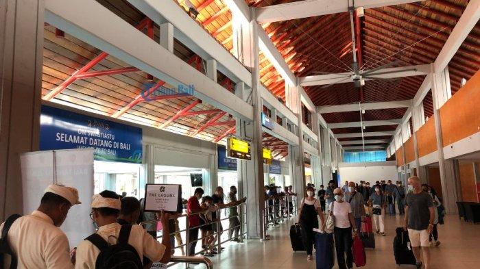 Suasana terminal kedatangan domestik Bandara Internasional I Gusti Ngurah Rai - Bali, Jumat 23 Juni 2022 sore. (Tribun Bali/Zaenal Nur Arifin)