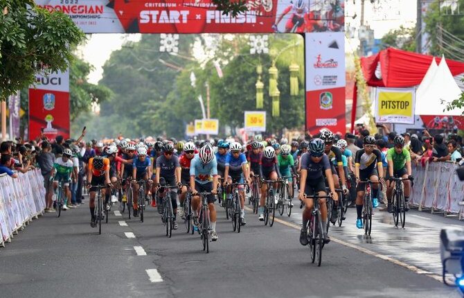Kejurnas Balap Sepeda INC 2022 di Banyuwangi©2022 Merdeka.com