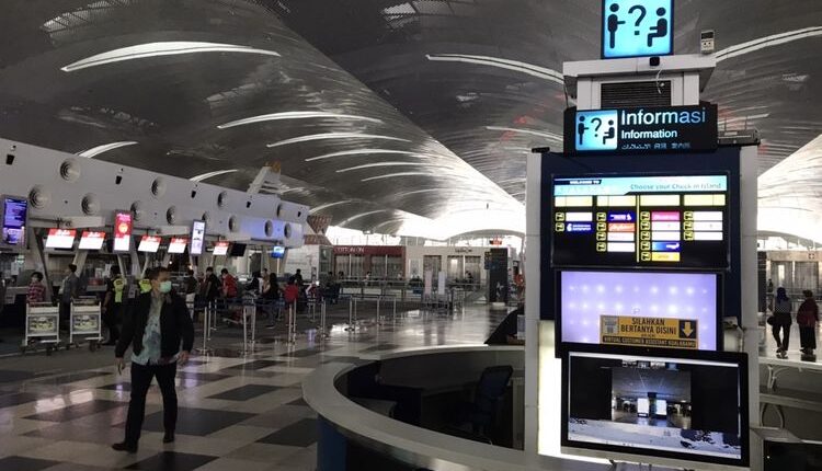 Situasi Bandara Internasional Kualanamu, Deli Serdang, Sumatera Utara pada Jumat (31/12/2021). (KOMPAS.com/WAHYU ADITYO PRODJO)