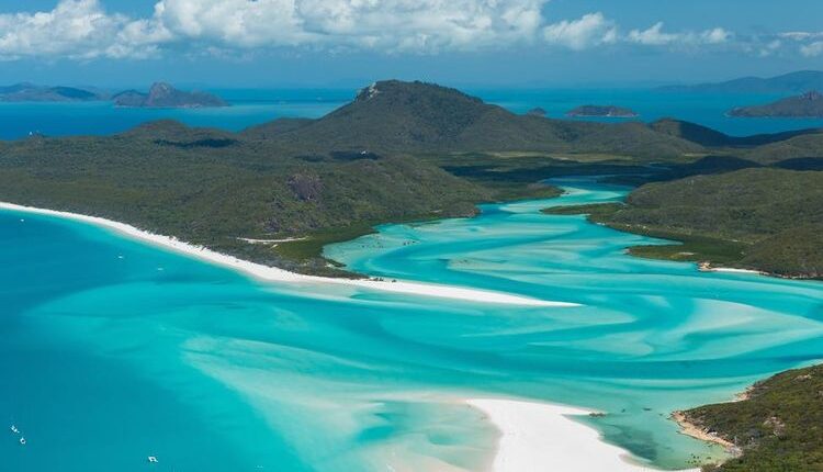 Pantai Whitehaven di Kepulauan Whitsundays, Australia.(Situs Tourism and Events Queensland )